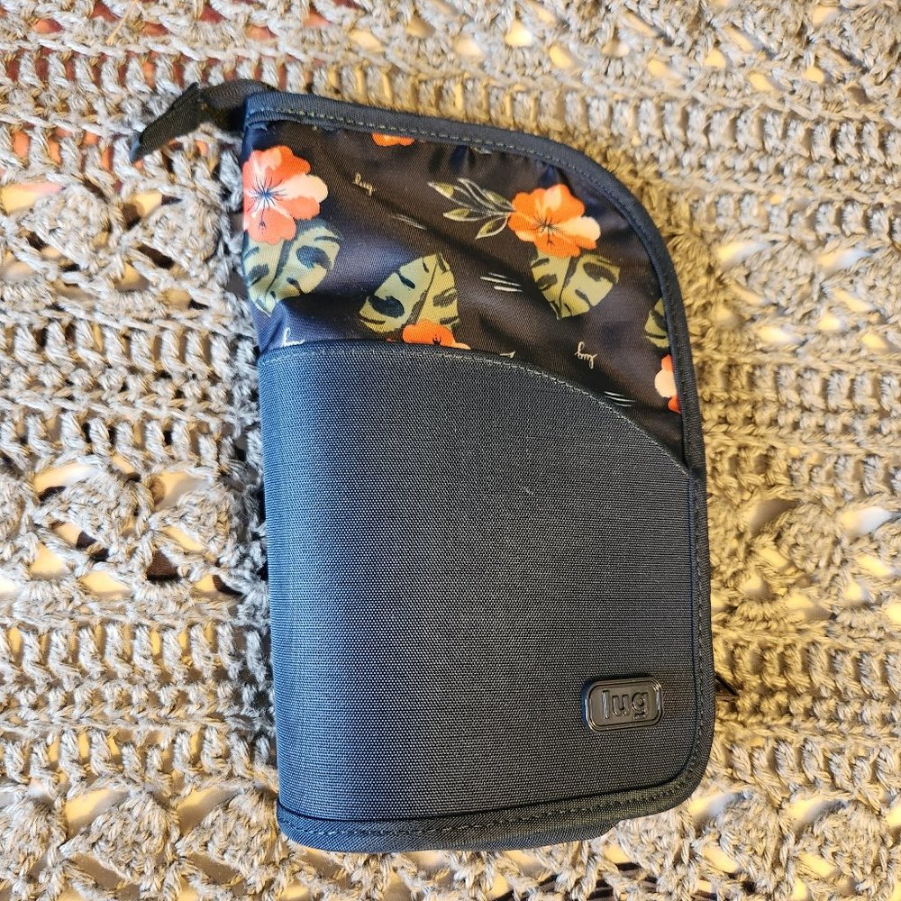 LUG Canoe - Blue Floral Cosmetic bag
